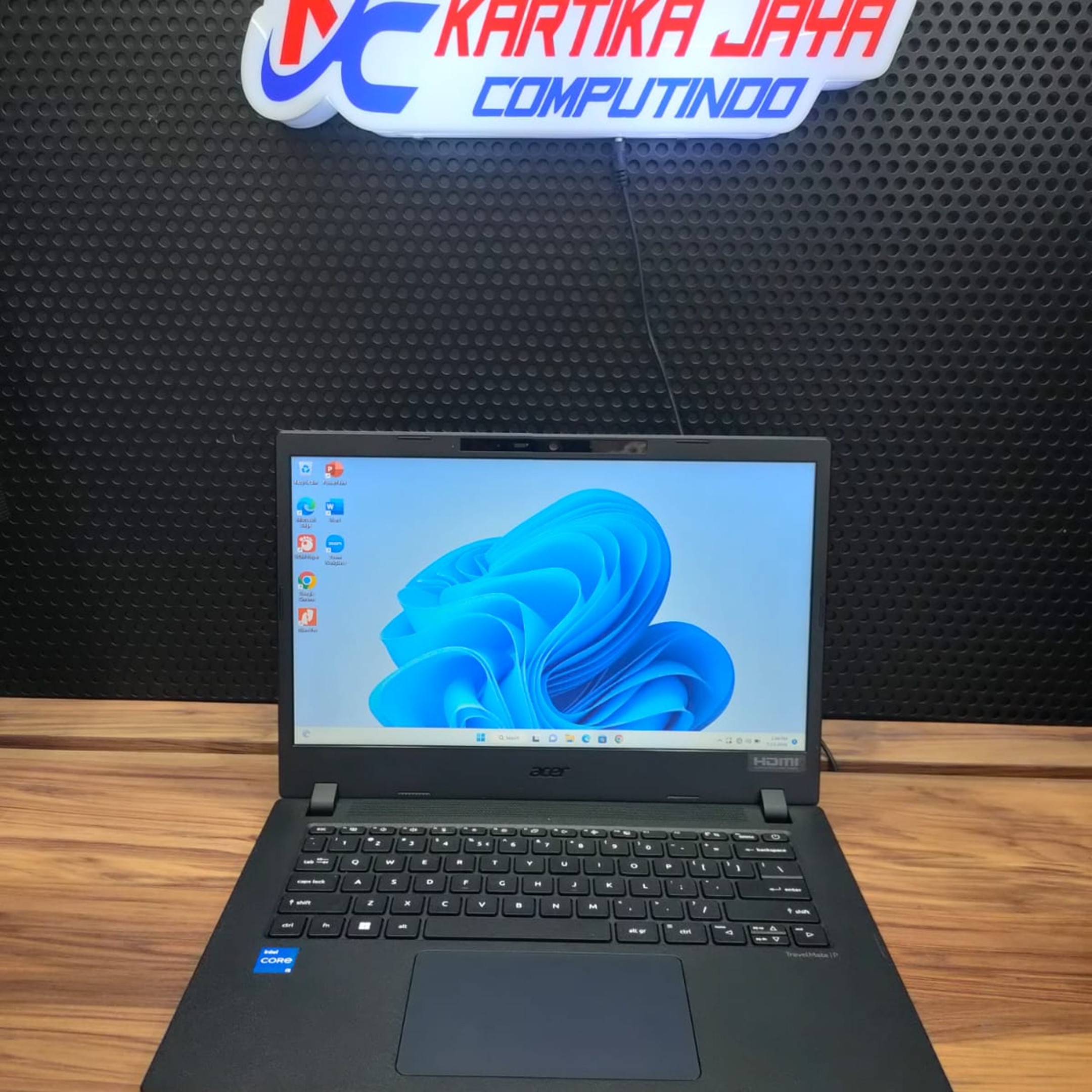 ACER TRAVELMATE TMP214 54  CORE I5 RAM 8 SSD 